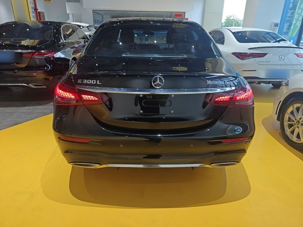 Mercedes-Benz E-Class 2021, 56400 км, за 40899 USD