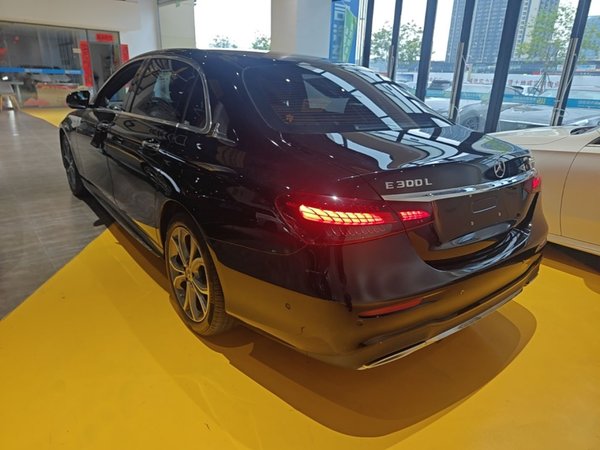 Mercedes-Benz E-Class 2021, 56400 км, за 40899 USD