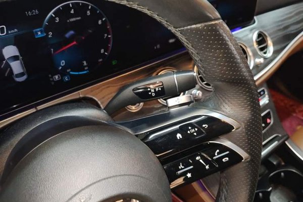 Mercedes-Benz E-Class 2021, 90600 км, за 34589 USD