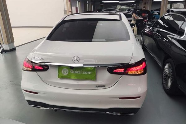 Mercedes-Benz E-Class 2021, 49200 км, за 34406 USD