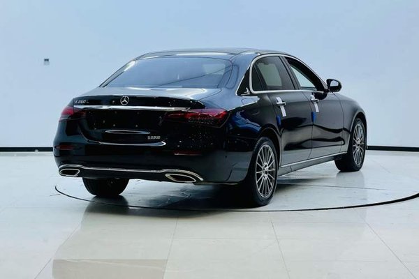 Mercedes-Benz E-Class 2022, 36800 км, за 37885 USD