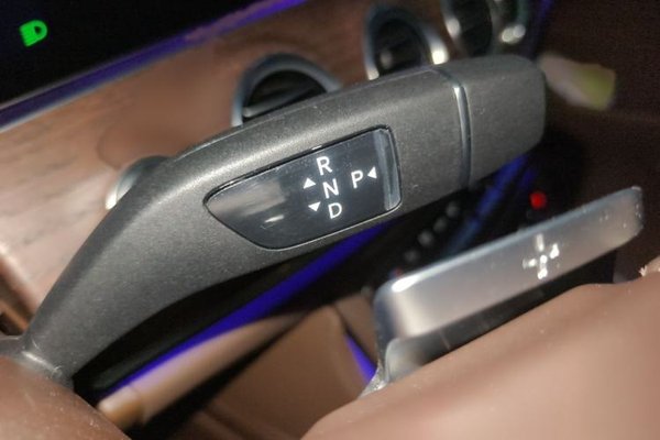 Mercedes-Benz E-Class 2022, 36800 км, за 37885 USD - фото 12