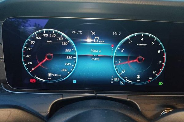 Mercedes-Benz E-Class 2022, 76400 км, за 35933 USD - фото 13