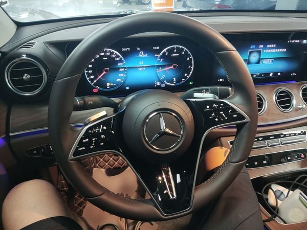 Mercedes-Benz E-Class 2023, 28800 км, за 48433 USD - фото 14