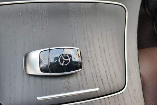 Mercedes-Benz E-Class 2023, 33800 км, за 48863 USD