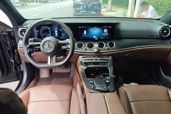 Mercedes-Benz E-Class 2023, 60199 км, за 39648 USD - фото 9