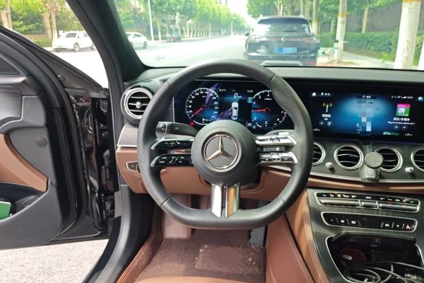 Mercedes-Benz E-Class 2023, 60199 км, за 39648 USD - фото 10