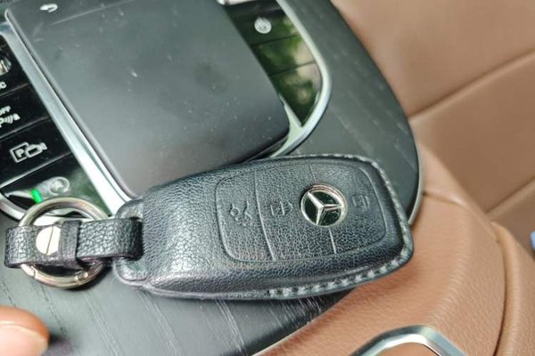 Mercedes-Benz E-Class 2023, 60199 км, за 39648 USD - фото 20