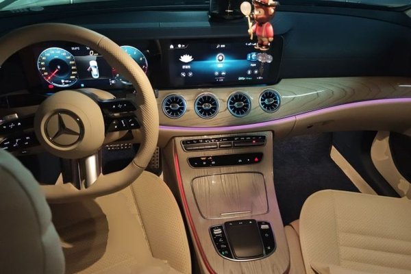 Mercedes-Benz E-Class 2023, 9300 км, за 50444 USD - фото 9
