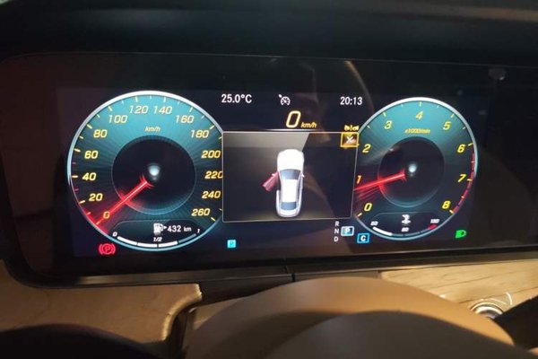 Mercedes-Benz E-Class 2023, 9300 км, за 50444 USD - фото 11
