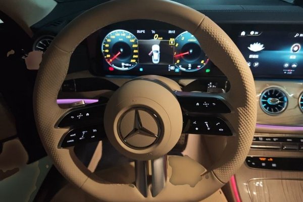 Mercedes-Benz E-Class 2023, 9300 км, за 50444 USD - фото 10