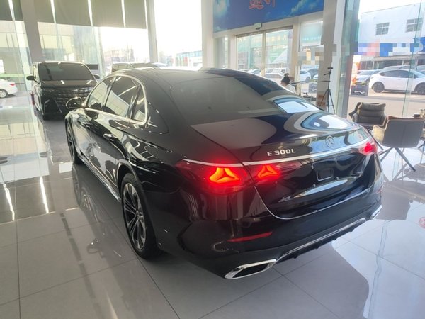 Mercedes-Benz E-Class 2024, 29600 км, за 51169 USD