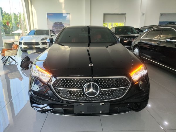 Mercedes-Benz E-Class 2024, 29600 км, за 51169 USD