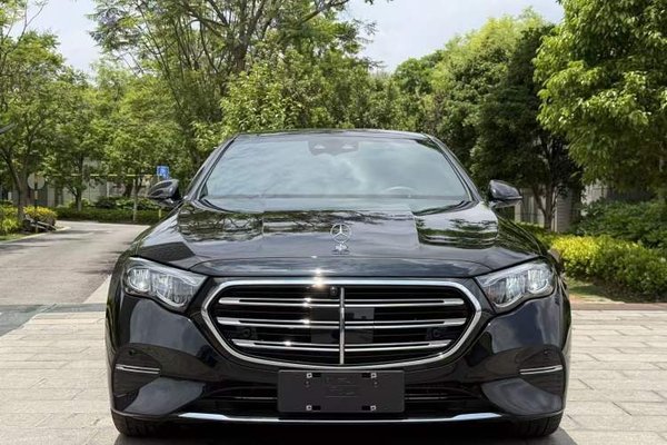 Mercedes-Benz E-Class 2024, 30700 км, за 53869 USD
