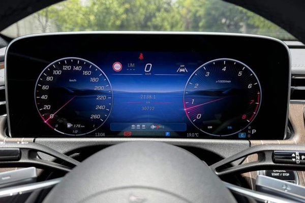 Mercedes-Benz E-Class 2024, 30700 км, за 53869 USD - фото 8
