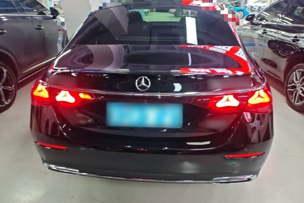Mercedes-Benz E-Class 2024, 38000 км, за 51113 USD