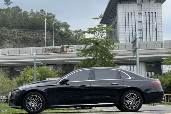 Mercedes-Benz E-Class 2025, 19000 км, за 48209 USD