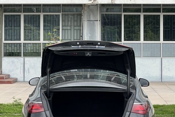 Mercedes-Benz E-Class 2025, 19000 км, за 48209 USD - фото 9
