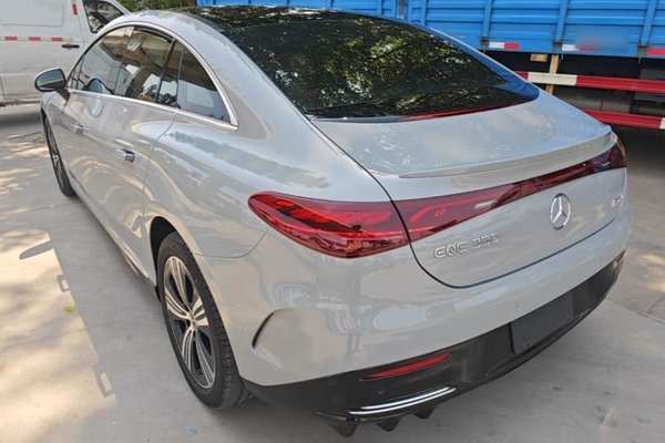 Mercedes-Benz EQE 2022, 60500 км, за 27524 USD