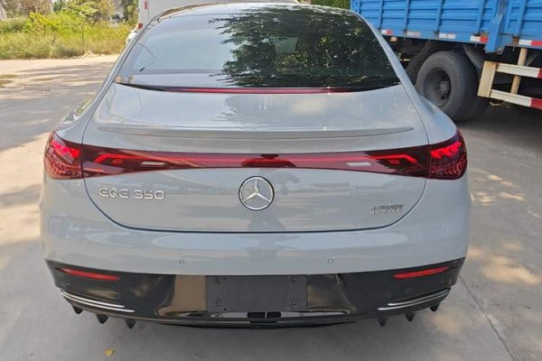 Mercedes-Benz EQE 2022, 60500 км, за 27524 USD