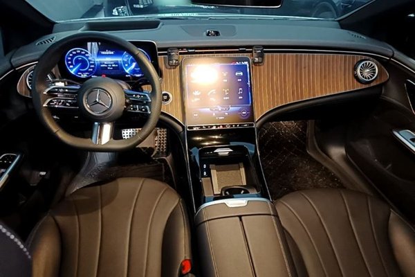 Mercedes-Benz EQE 2022, 14200 км, за 31020 USD - фото 12
