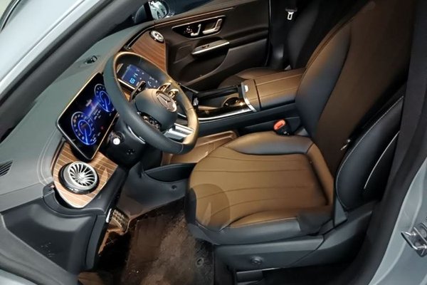 Mercedes-Benz EQE 2022, 14200 км, за 31020 USD - фото 17
