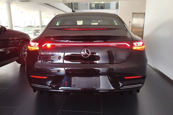 Mercedes-Benz EQE 2025, 100 км, за 39140 USD
