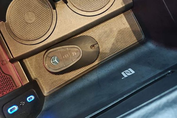 Mercedes-Benz EQS 2022, 48400 км, за 41813 USD - фото 23