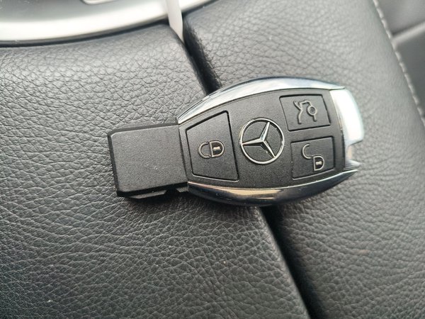 Mercedes-Benz C-Class 2015, 87800 км, за 13792 USD - фото 9