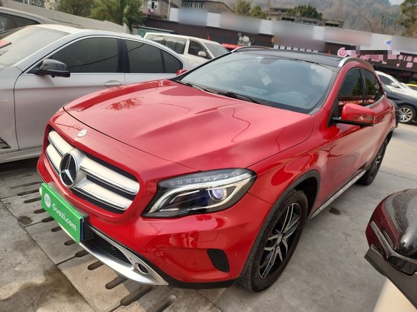 Mercedes-Benz GLA 2015 GLA 200 Fashion Model