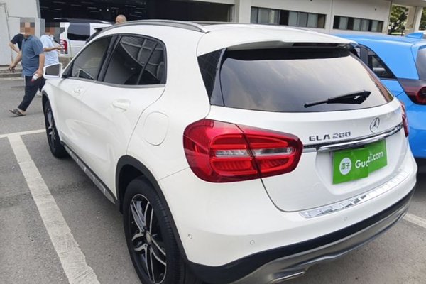 Mercedes-Benz GLA 2016, 62600 км, за 10718 USD