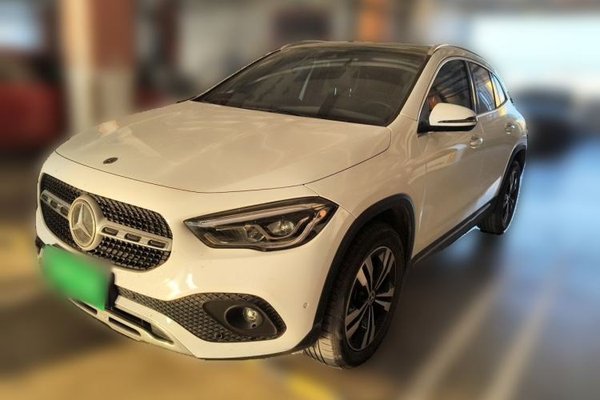 Mercedes-Benz GLA · 2022 год