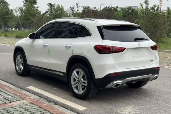 Mercedes-Benz GLA 2023, 38300 км, за 22063 USD