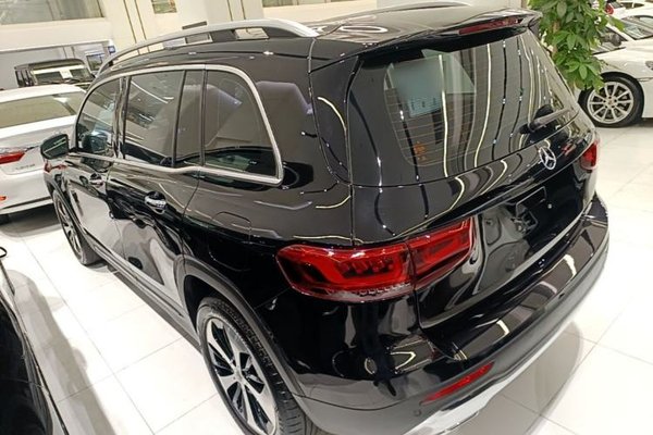 Mercedes-Benz GLB 2023, 64500 км, за 26727 USD