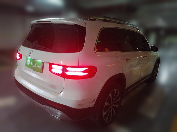 Mercedes-Benz GLB 2024, 23100 км, за 30184 USD