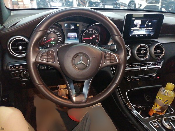 Mercedes-Benz GLC 2017 GLC 260 4MATIC Luxury Model, 2017 года