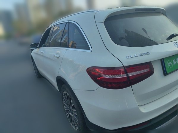 Mercedes-Benz GLC 2018, 102200 км, за 17713 USD