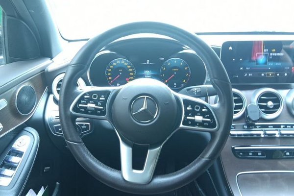 Mercedes-Benz GLC 2020, 52000 км, за 27820 USD - фото 11