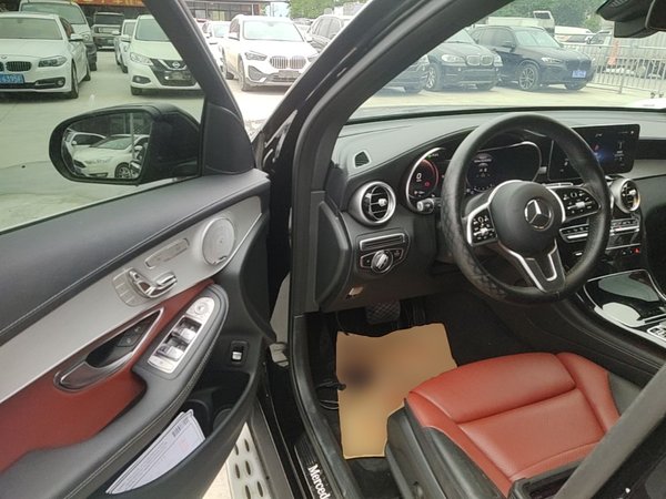 Mercedes-Benz GLC 2020, 60000 км, за 32387 USD