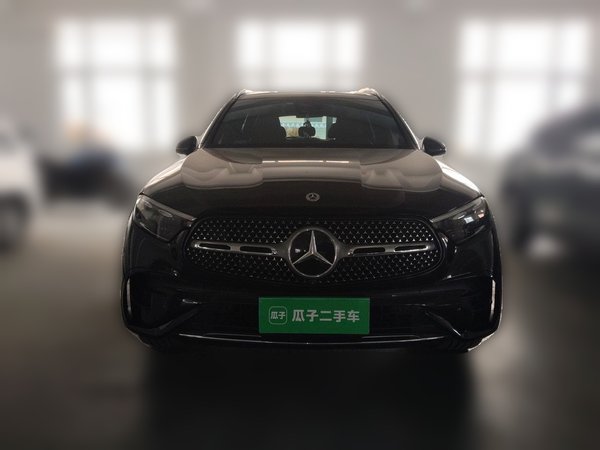 Mercedes-Benz GLC 2024, 28600 км, за 49501 USD