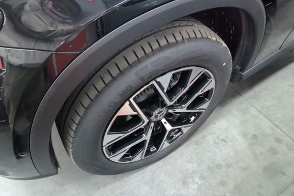 Mercedes-Benz GLC 2025, 18900 км, за 43011 USD