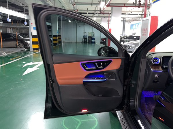 Mercedes-Benz GLC 2025, 9900 км, за 52010 USD - фото 31