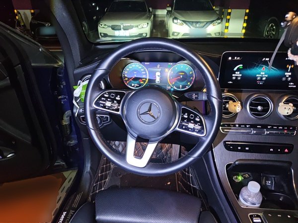 Mercedes-Benz GLC Coupe 2020, 41300 км, за 28109 USD - фото 11