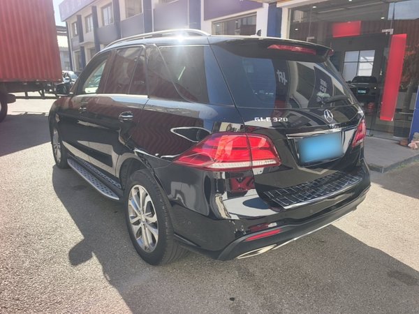 Mercedes-Benz GLE 2017, 116700 км, за 25623 USD