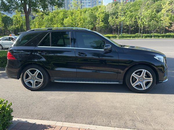 Mercedes-Benz GLE 2017, 183800 км, за 25874 USD