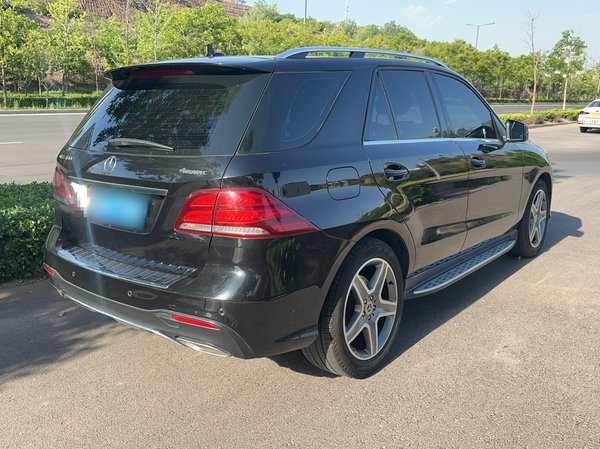 Mercedes-Benz GLE 2017, 183800 км, за 25874 USD