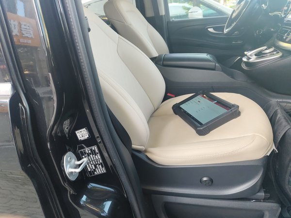 Mercedes-Benz V-Class 2017, 162100 км, за 23980 USD - фото 23