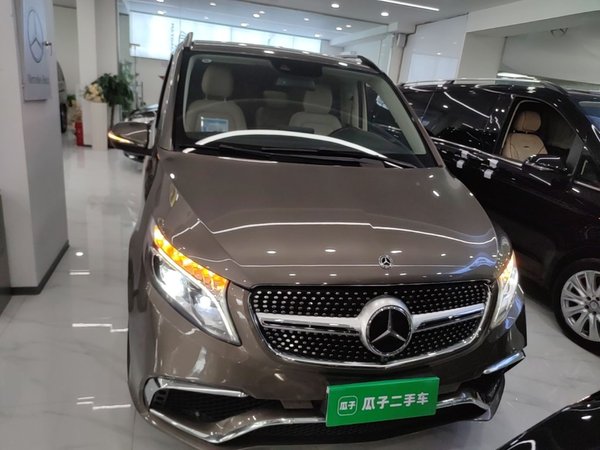 Mercedes-Benz V-Class 2017, 96200 км, за 28199 USD