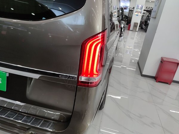 Mercedes-Benz V-Class 2017, 96200 км, за 28199 USD - фото 7