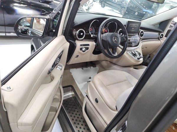 Mercedes-Benz V-Class 2017, 96200 км, за 28199 USD - фото 19